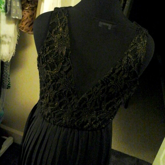 Tip in quietly in a S.L. Dress! - Picture 4 of 4